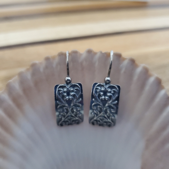 Silpada Oxidized Sterling Scroll Earrings - Picture 12 of 16